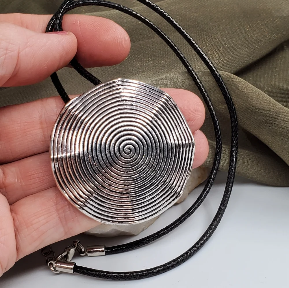 ❤️ Silver Disc Pendant Black Cord Contemporary Necklace Hypoallergenic Jewel